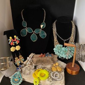 Fashion jewry bulk lot of bracelets earrings necklaces